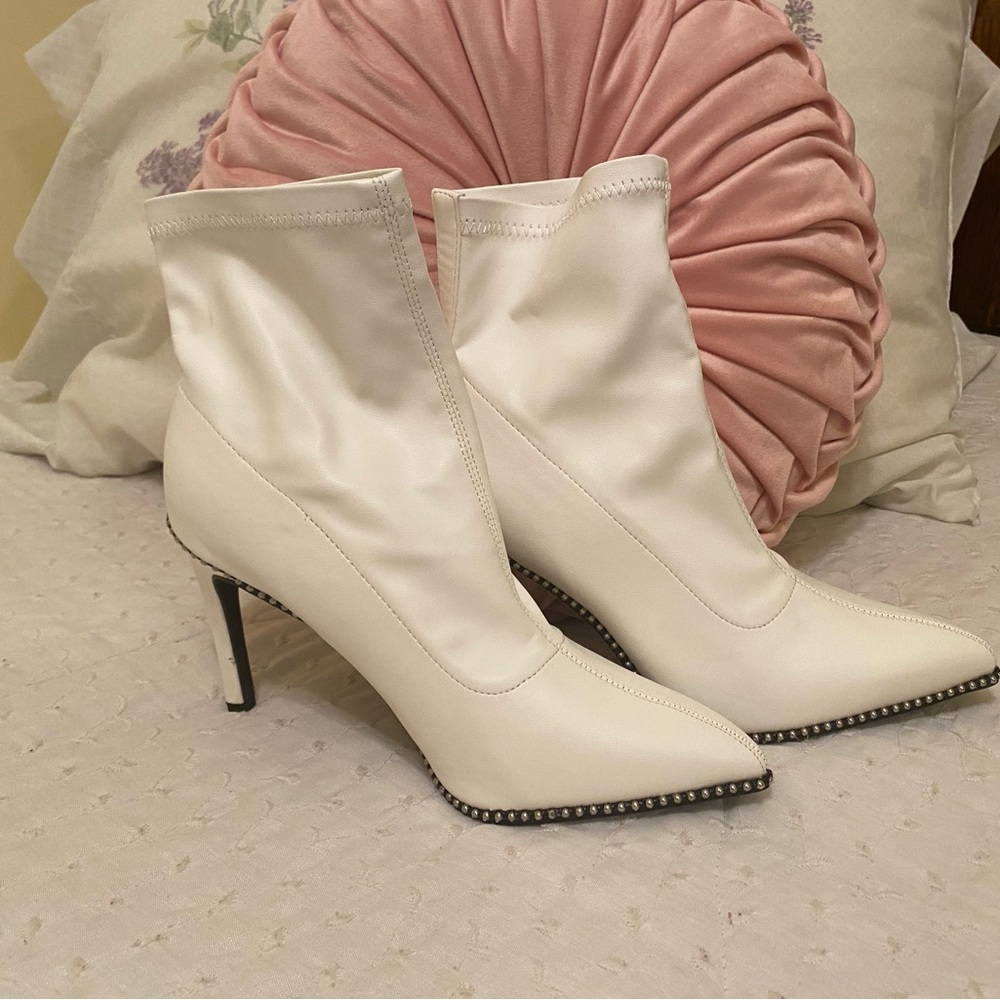 💐Bar III White Ankle Boots 💐